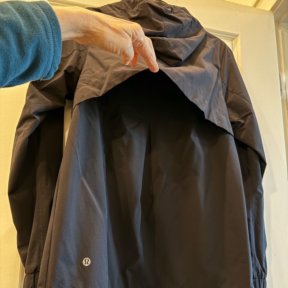 LuLulemon Vintage Rain jacket-Black with LuLulemon Toggle Detail. - Picture 4 of 8